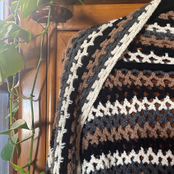 Vintage boho crochet shawl - Picture 4 of 6